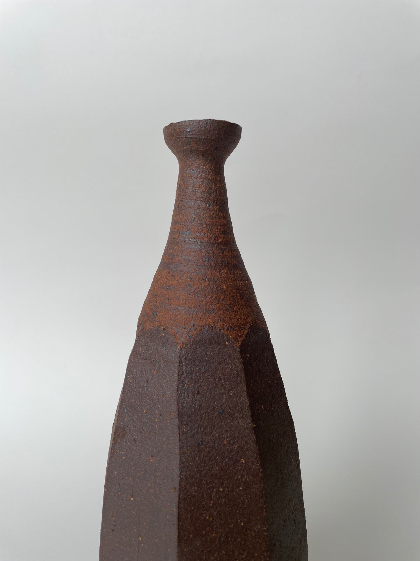 Faceted bottle-short