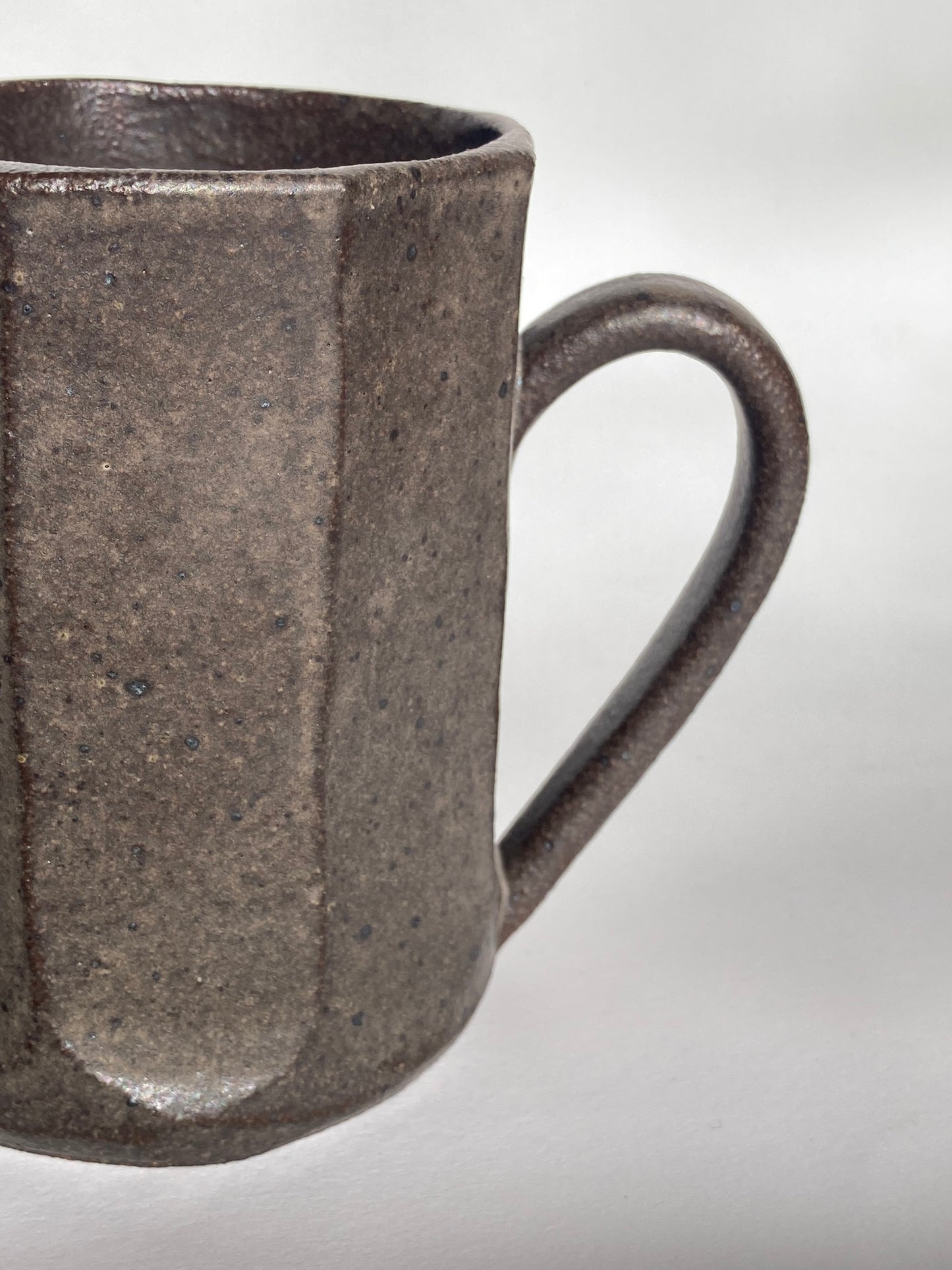 GREYGE FACETED MUG