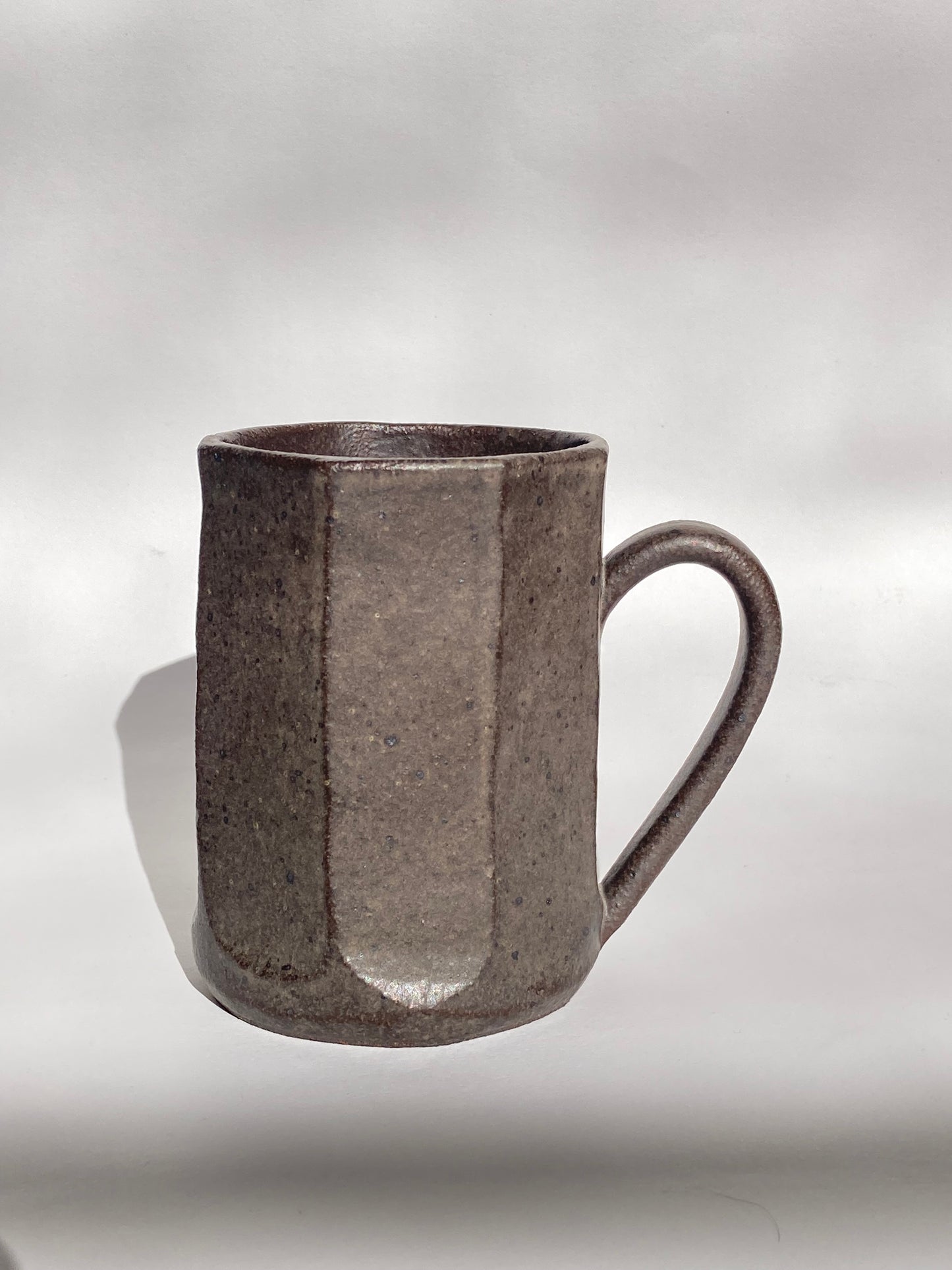 GREYGE FACETED MUG